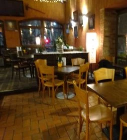 Szertár étterem és kávézó