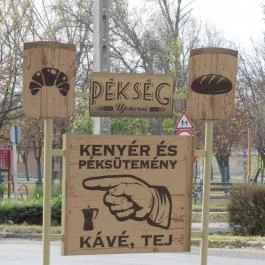 Újvárosi Pékség Cegléd - Külső kép