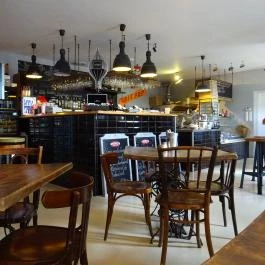 Ürömi Hütte, Üröm - Belső