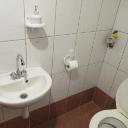 V51cafe Budapest - Mosdó