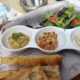 Vakvarjú Beach Bistro Budapest - Étel/ital