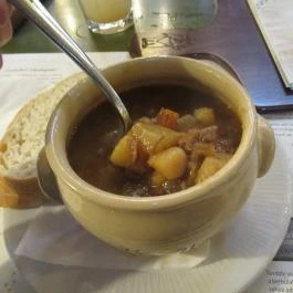 Vakvarjú Csónakház Budapest - Étel/ital