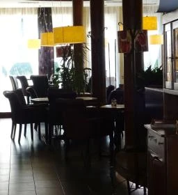 Vakvarjú Étterem - Újlipót