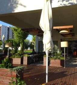 Vakvarjú Étterem - Újlipót