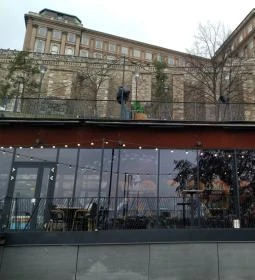 VakVarjú VarjúVár