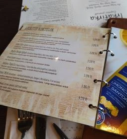 VakVarjú VarjúVár