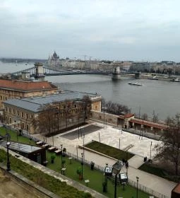 VakVarjú VarjúVár