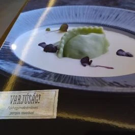 Vakvarjú Vendéglő - Buda Budapest - Étel/ital