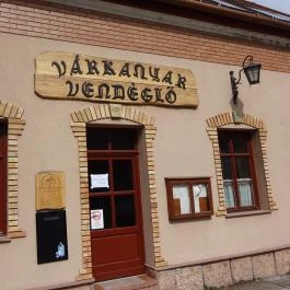 Várkanyar Vendéglő Tata - Külső kép
