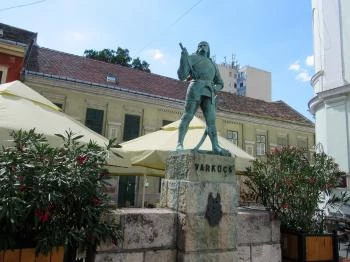 Varkocs György várkapitány szobra Székesfehérvár
