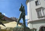 Varkocs György várkapitány szobra Székesfehérvár