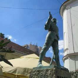 Varkocs György várkapitány szobra Székesfehérvár - Egyéb