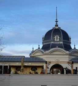 Városliget Café & Restaurant