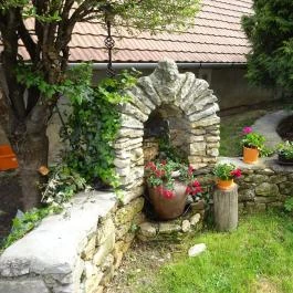 Várpanoráma Vendégház Nagyvázsony - Medence/kert