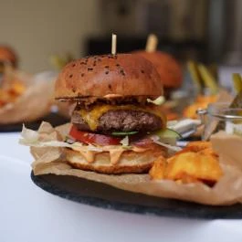 Várszegi Pincészet Budapest - Étel/ital