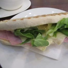 Vasmacska KávéZoo Budapest - Étel/ital