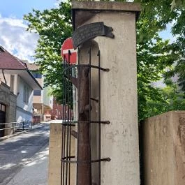 Vastuskó Budapest - Külső kép