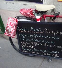 Vegakuckó Saláta & Gasztrobár