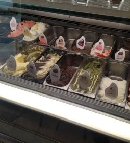 Végvári Cukrászda - Ferihegyi út