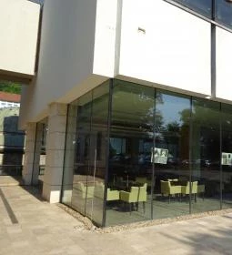 Irgalomasok Veli Bej Fürdője Kávézó