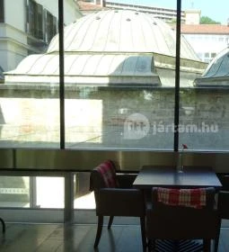 Irgalomasok Veli Bej Fürdője Kávézó