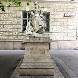 Veres Pálné szobra Budapest - Egyéb