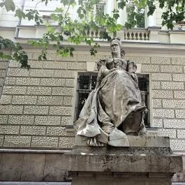 Veres Pálné szobra Budapest - Egyéb