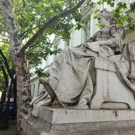 Veres Pálné szobra Budapest - Egyéb