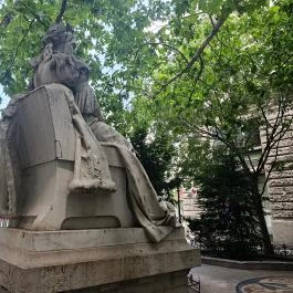 Veres Pálné szobra Budapest - Egyéb