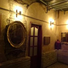 Vicky Barcelona - Gozsdu Udvar Budapest - Belső