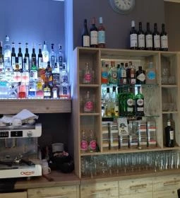 Viniczai's Restaurant & Bar