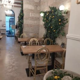 Vintage Garden Budapest - Belső