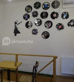 Vinyl & Wood Coffee Bar