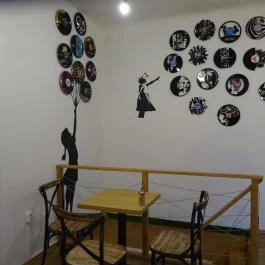 Vinyl & Wood Coffee Bar Budapest - Belső