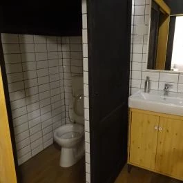 Vinyl & Wood Coffee Bar Budapest - Mosdó