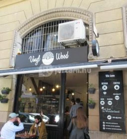 Vinyl & Wood Coffee Bar