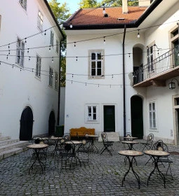 Virág Benedek Ház