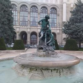 Vízcsorgató gyermekek kútja Budapest - Egyéb