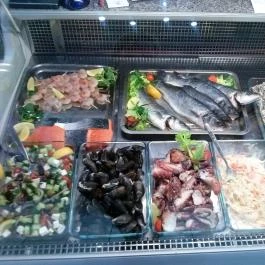 Vörös Homár Belvárosi Halpiac & Gasztrobár, Budapest - Étel/ital