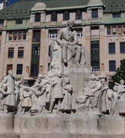 Vörösmarty Mihály szobra