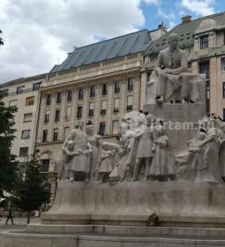 Vörösmarty Mihály szobra