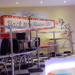 WOW American Retro Diner Budapest - Belső