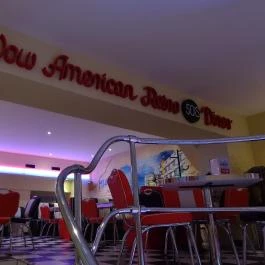 WOW American Retro Diner Budapest - Belső