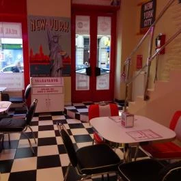 WOW American Retro Diner Budapest - Belső