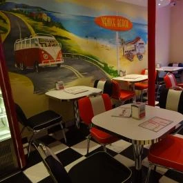 WOW American Retro Diner Budapest - Belső