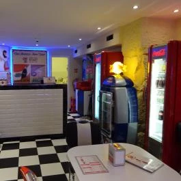 WOW American Retro Diner Budapest - Belső