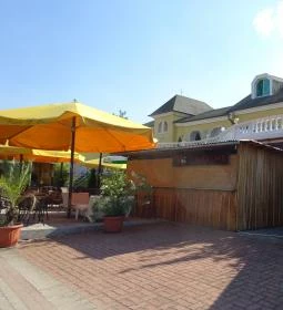 Y Cocktail Bar & Club