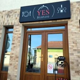 Yes Bistro Monor - Külső kép