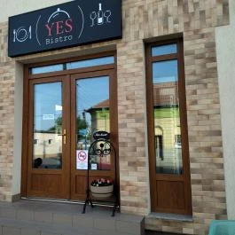 Yes Bistro Monor - Külső kép
