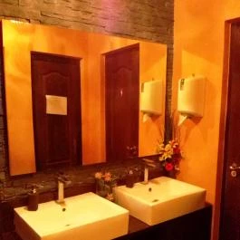 Yiddishe Mamma Mia Étterem, Budapest - Mosdó